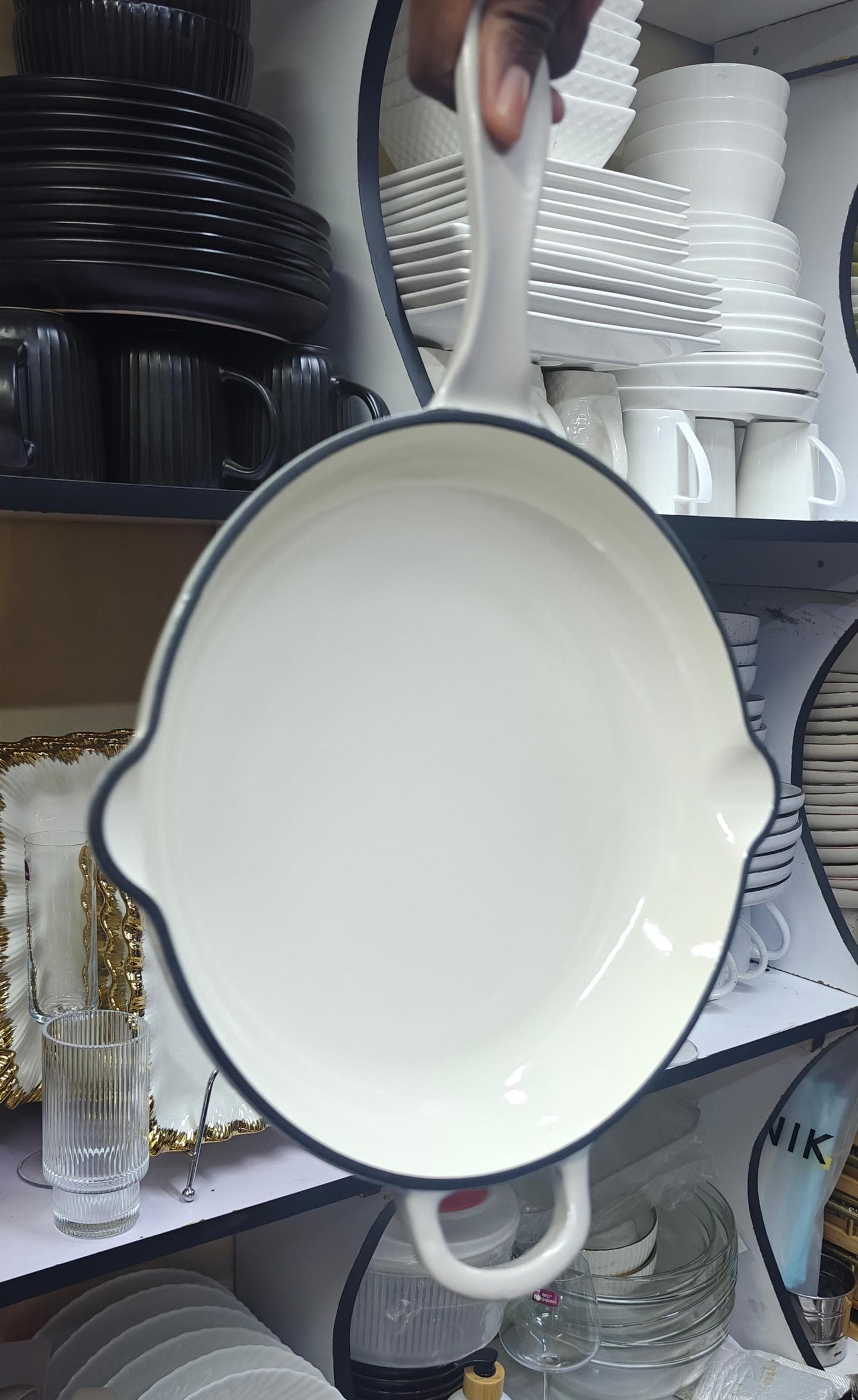 Cast iron pan