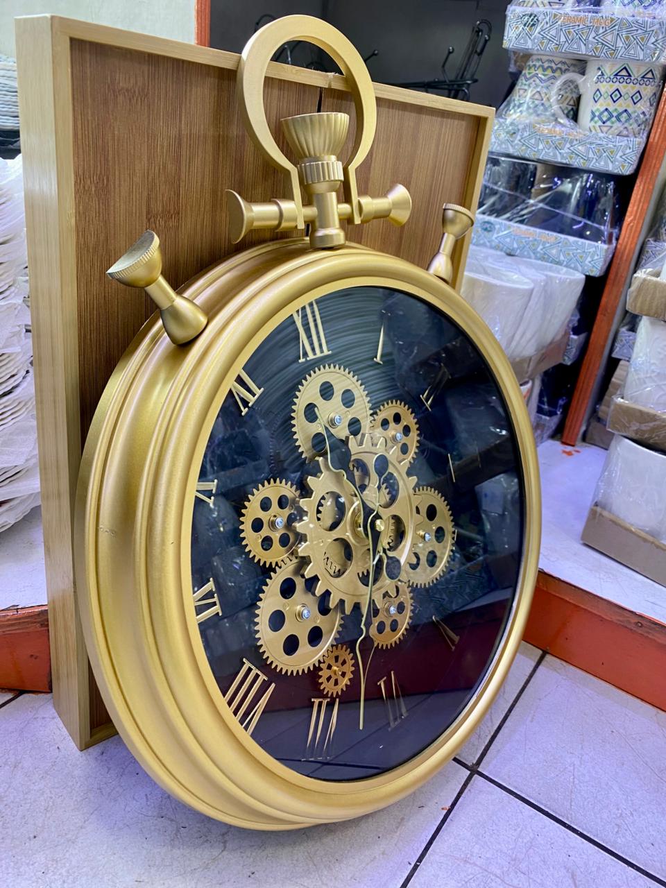 Rotating moving gear wall clock