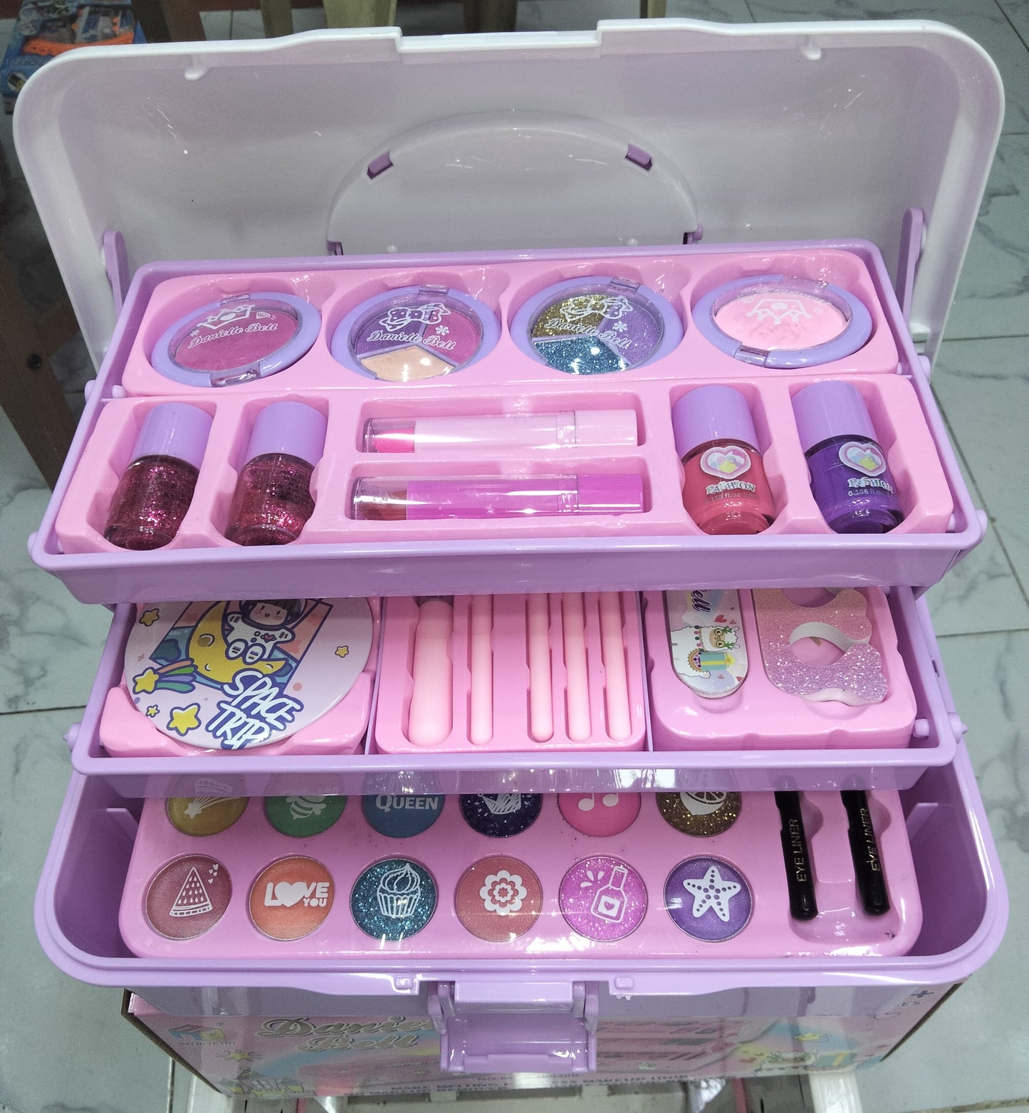 Danielle make up set