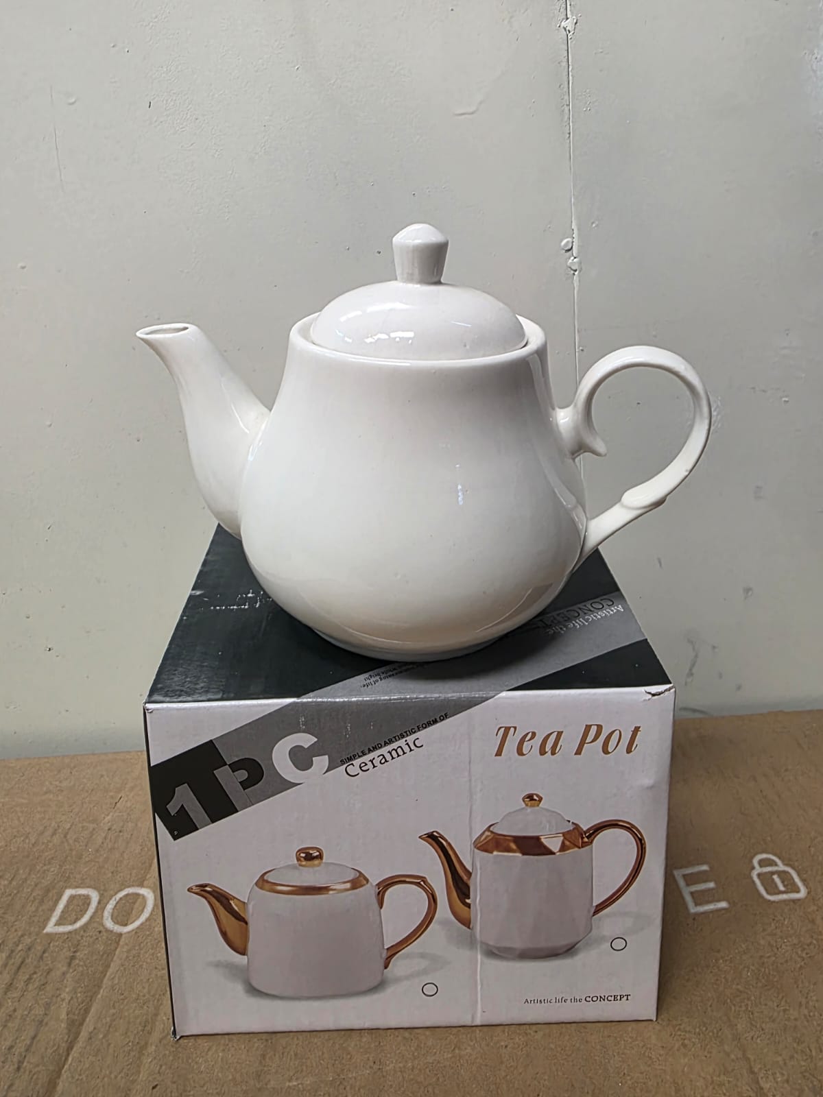 Ceramic tea pot