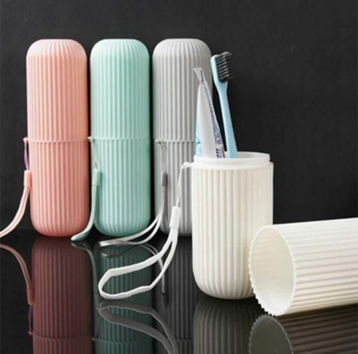 Portable travel toothbrush