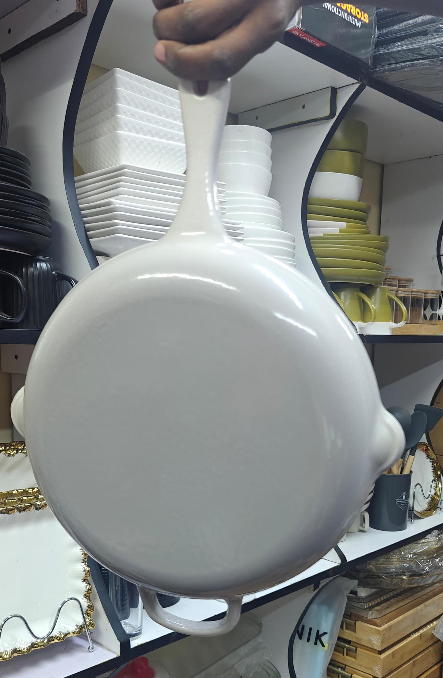 Cast iron pan