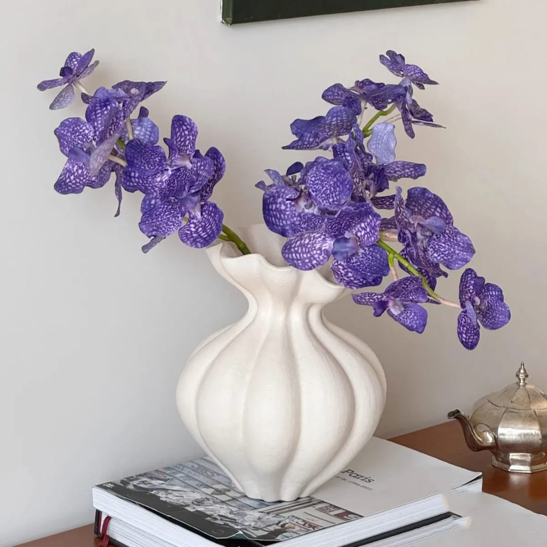 French High-End Retro Art Decoration White Petal Shaped Ceramic Vase