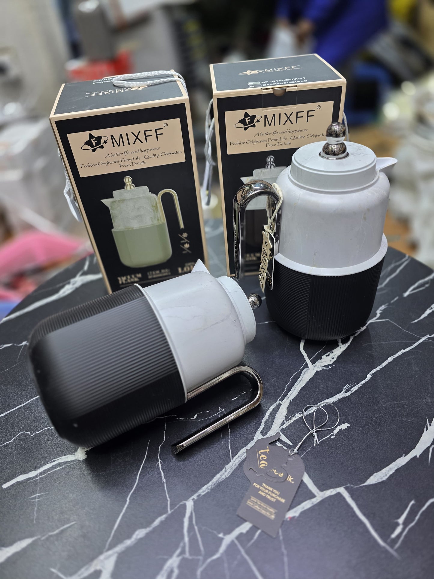 FEENIK Vaccum Flask.