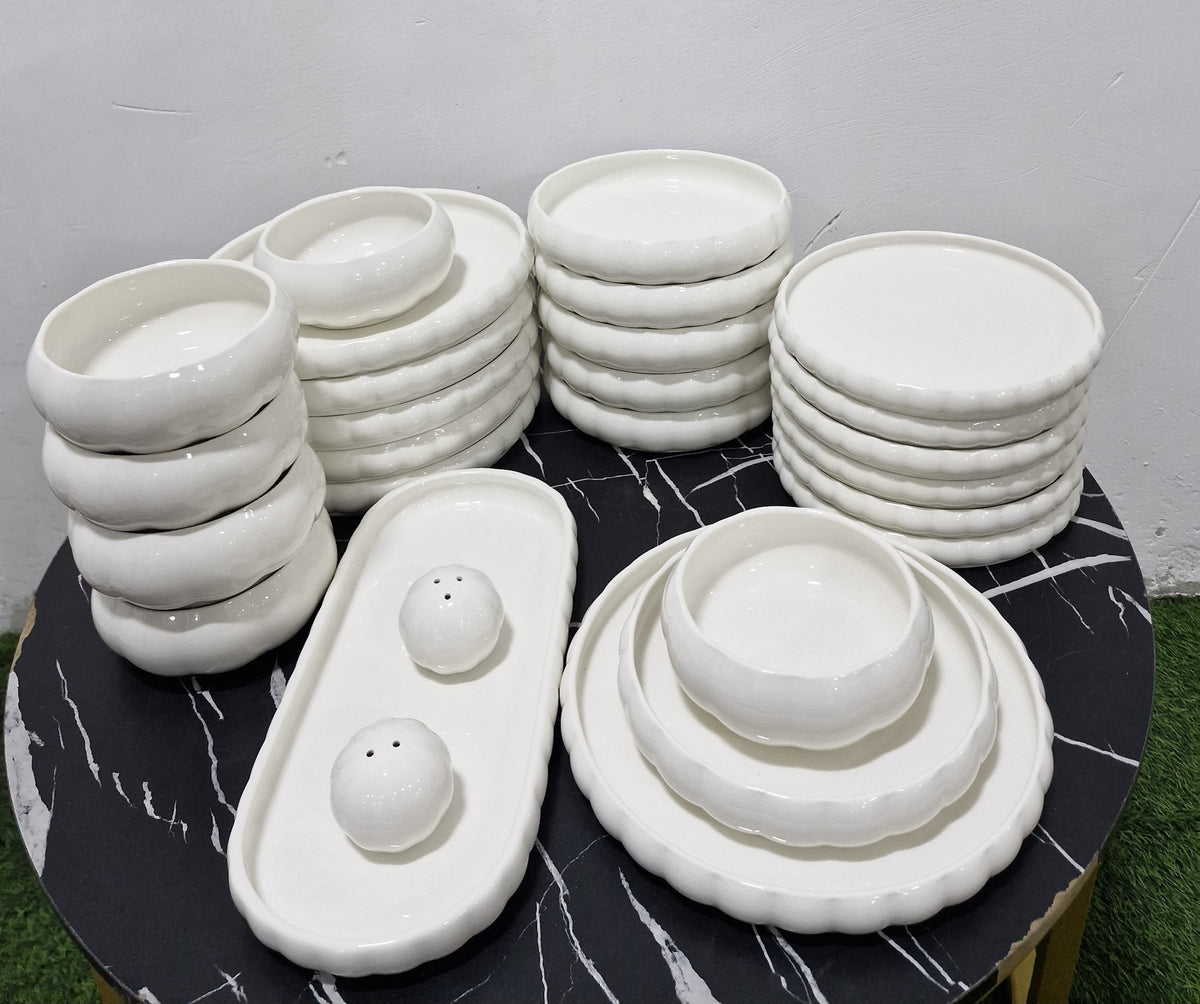 Premium Ceramic Dinner set.
27pcs Elegant White Ceramic Dinner set