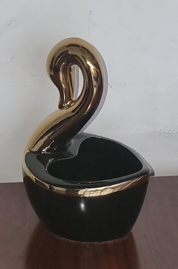 Decorative swan bowl