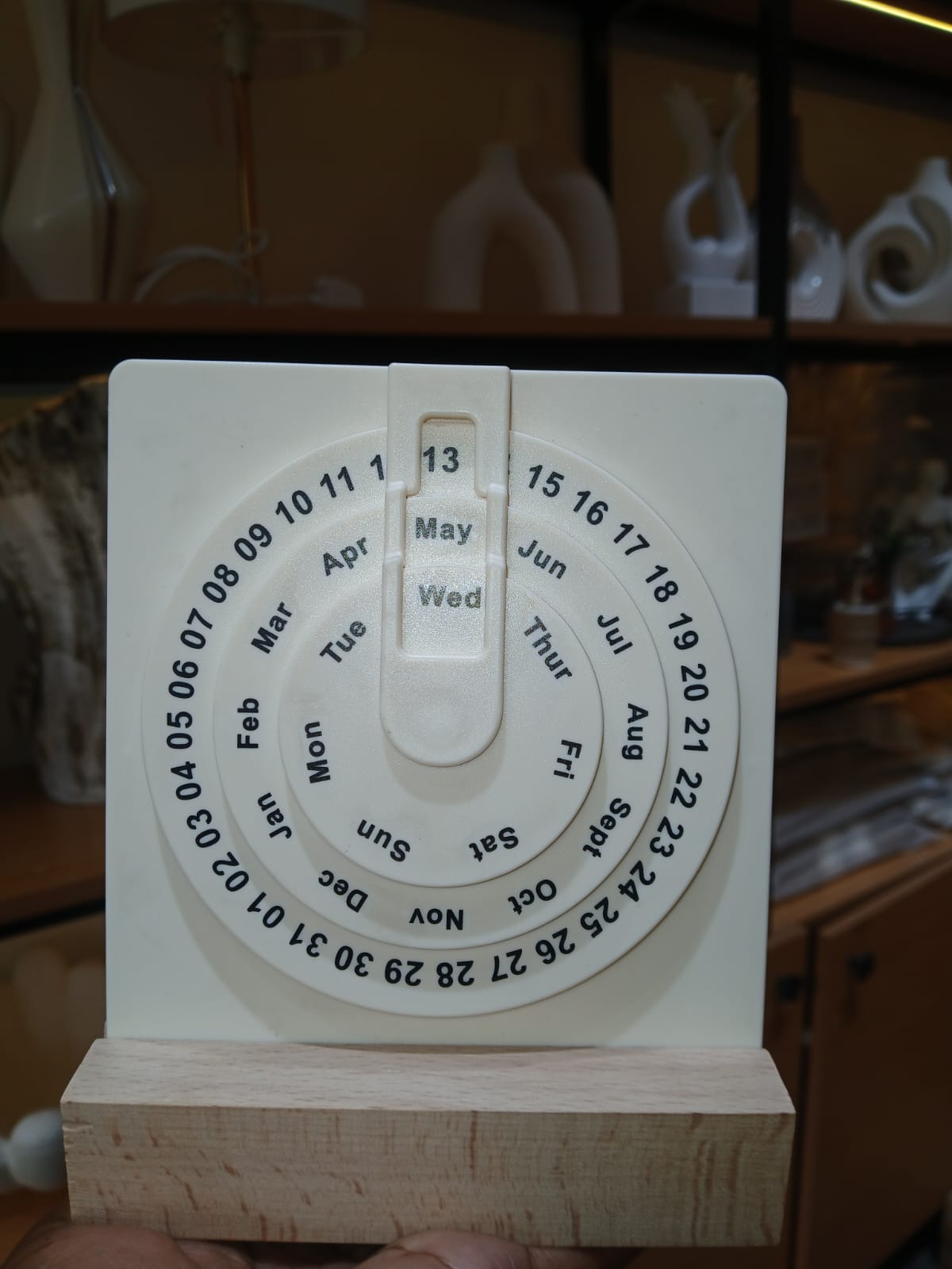 Rotating Desk Calendar