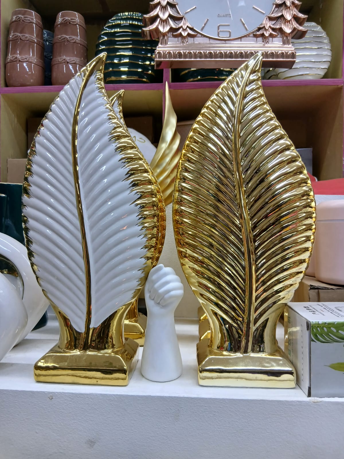 Ceramic leaf decor