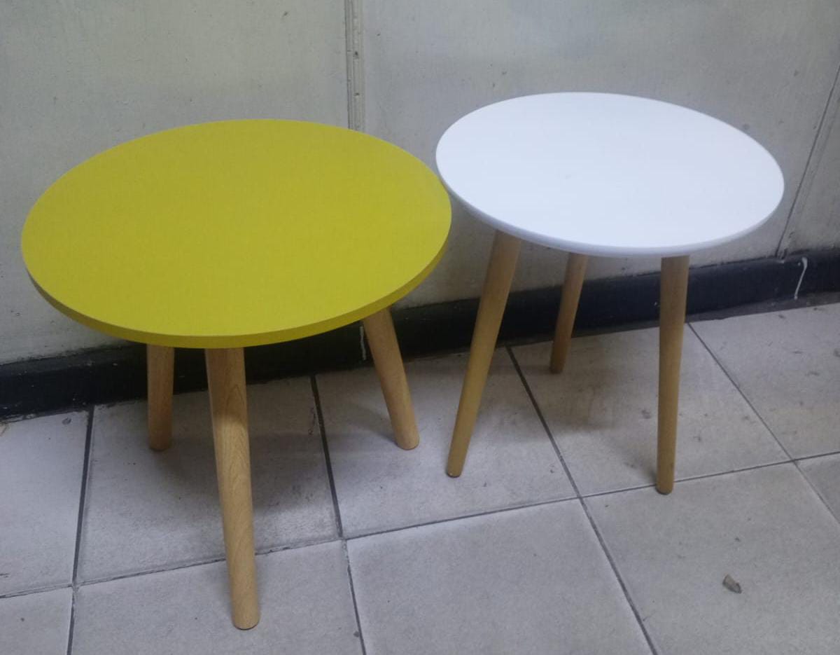 Set of 2 modern round nesting tables