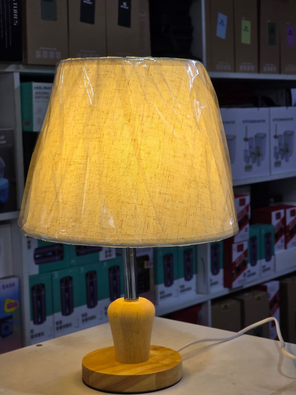 Creative LED solid Wood fabric table lamp