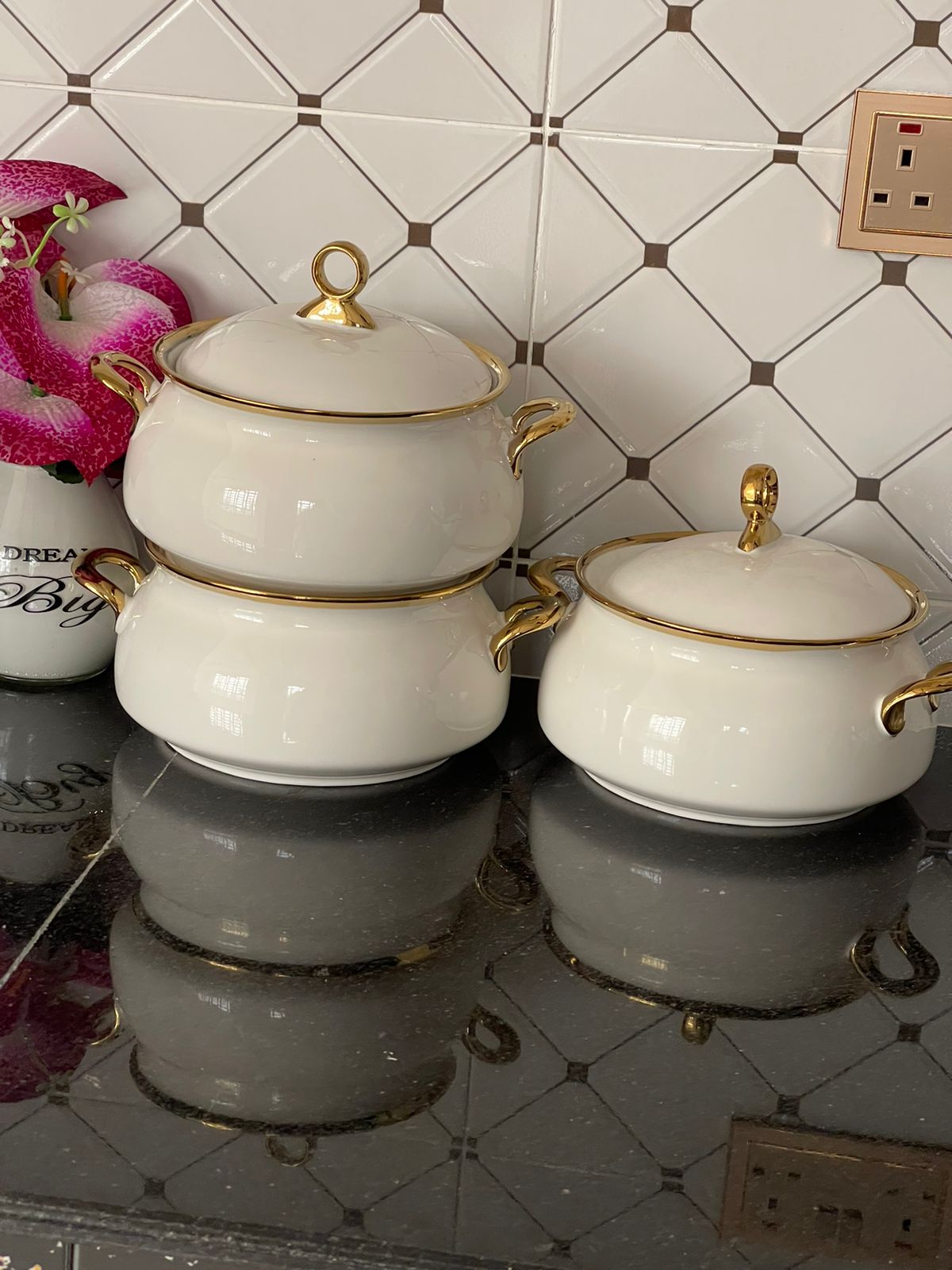 Gold line dish