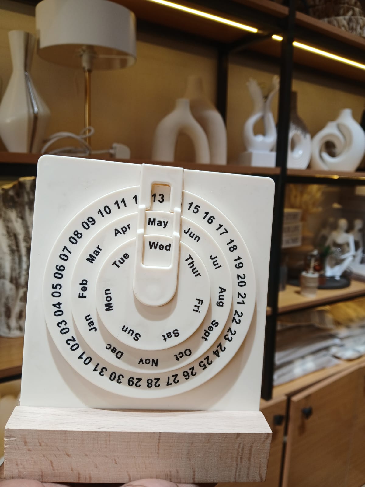Rotating Desk Calendar