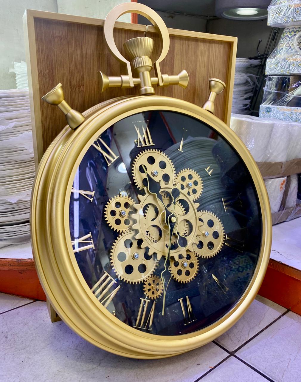 Rotating moving gear wall clock