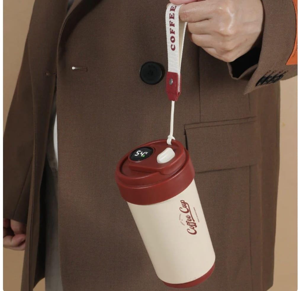 Insulated thermo cup with temperature display