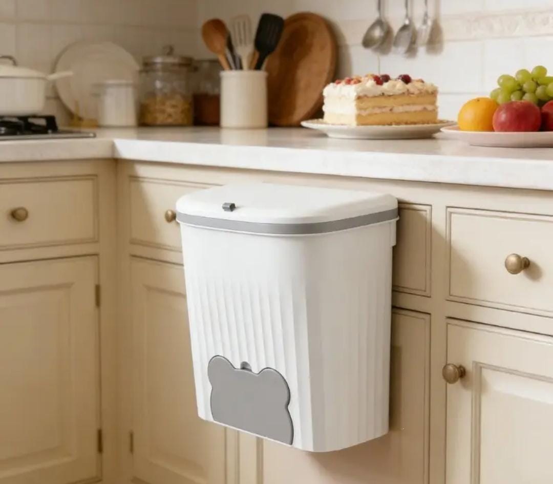 Wall-mounted trash cans with lid
