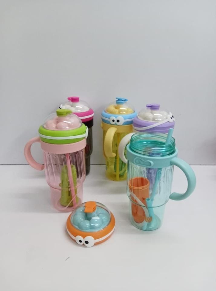 Ice-cream cup/milkshake cup with straw
