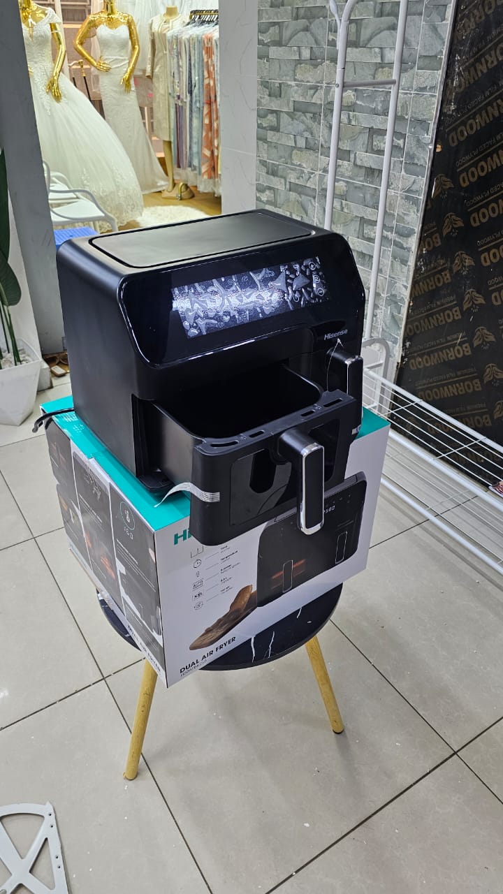 Hisense 8.6L Dual Airfryer H09AFBK2S5 with dual baskets, rapid air circulation, and a digital touchscreen for quick, oil-free, and versatile cooking.