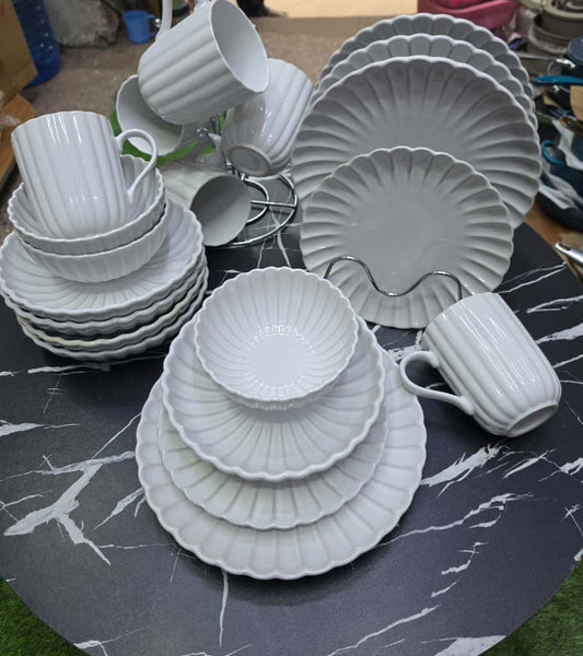30 PCs European Scallapoed Ceramic Porcelain Dinnerware.