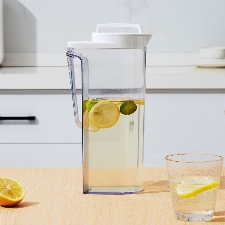 Airtight acrylic jug