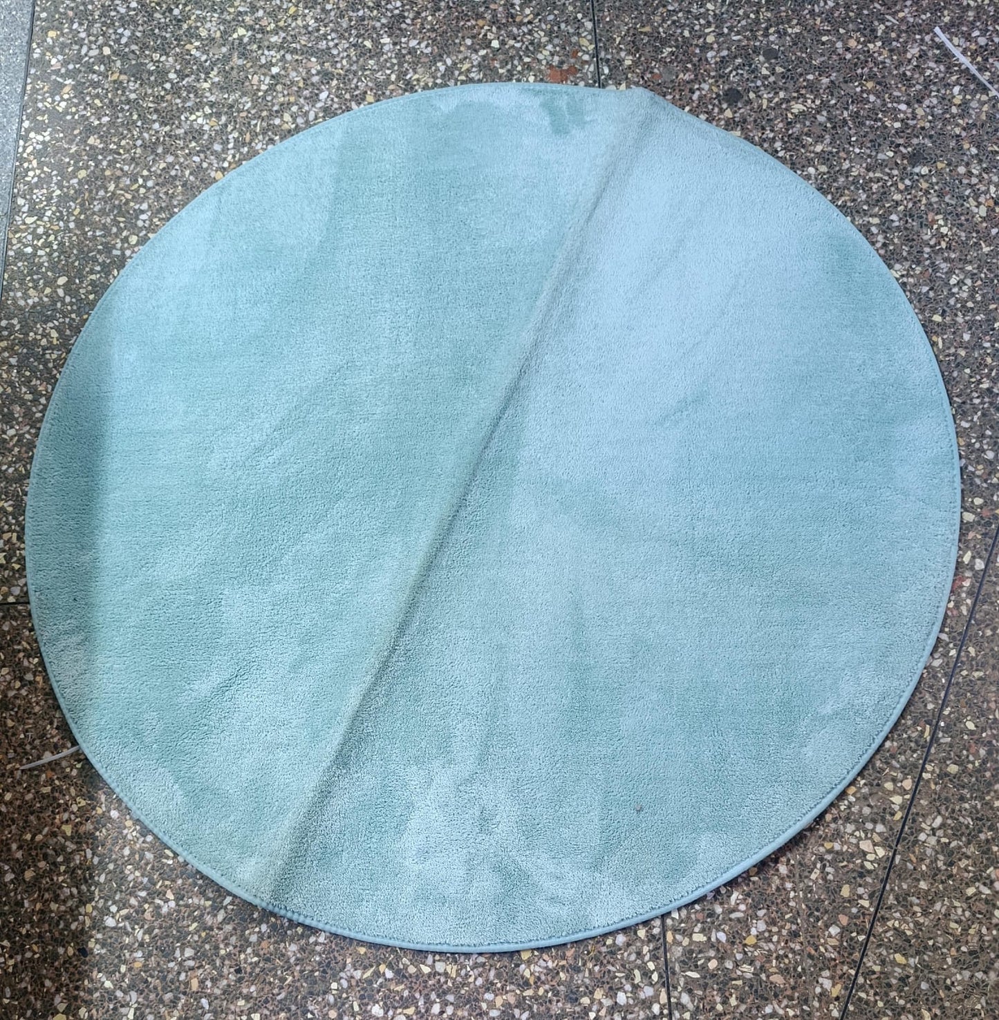 Round Mat ; Beautiful design, perfect for my living room, Bedside, Study room .The colors are vibrant and eye-catching, Great quality, durable . Size 120 cm