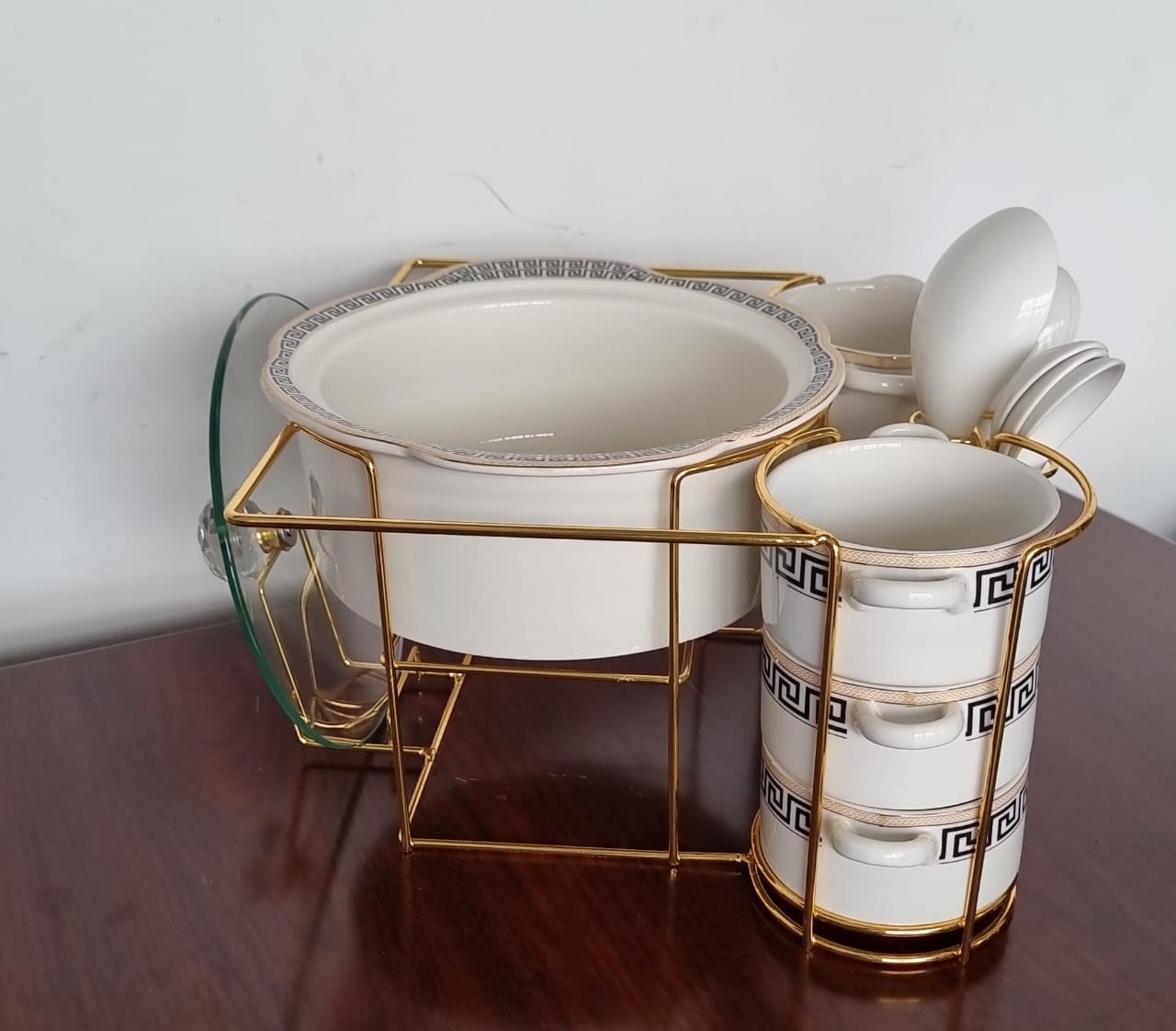 Ceramic marble-like soup bowls 1 soup touren on bamboo base + burner