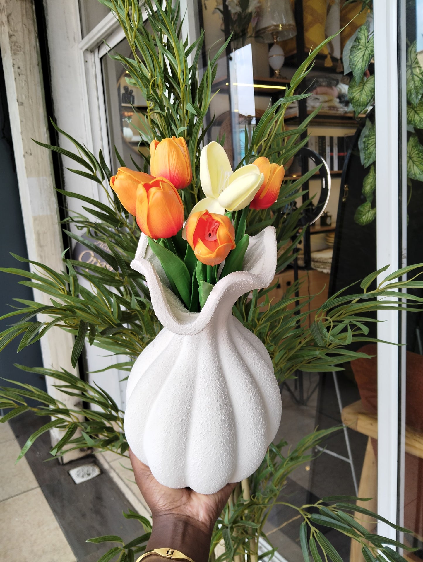 French High-End Retro Art Decoration White Petal Shaped Ceramic Vase