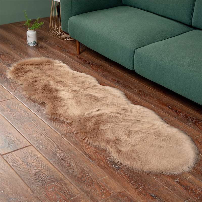 Fluffy bedside mat