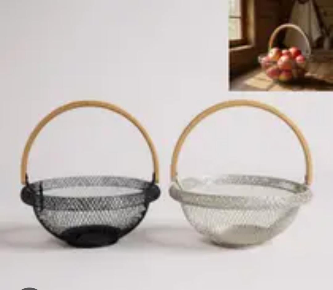 Brim rounded mesh fruit basket with bamboo handle