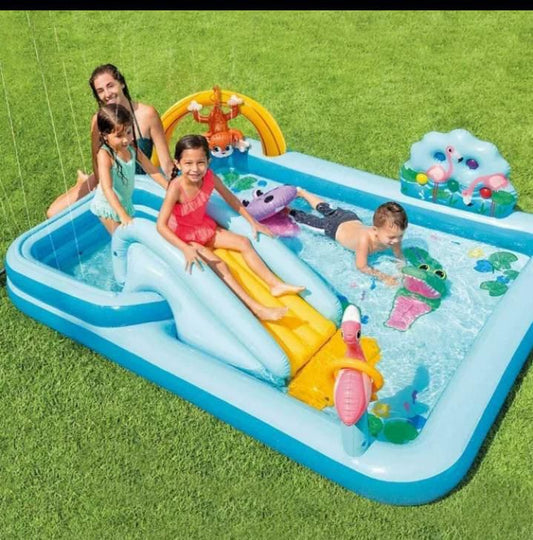 Inflatable splash play pool