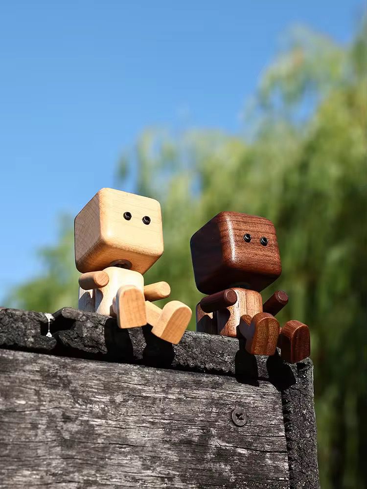 Cute Wooden Driving Buddy Robot Car Diffuser 🚗✨ (FREE 5ml Essential Oil)