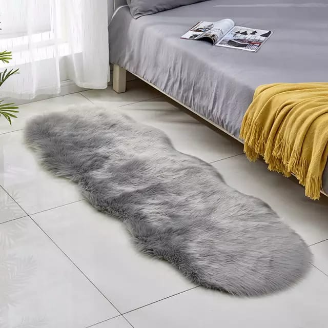 Fluffy bedside mat